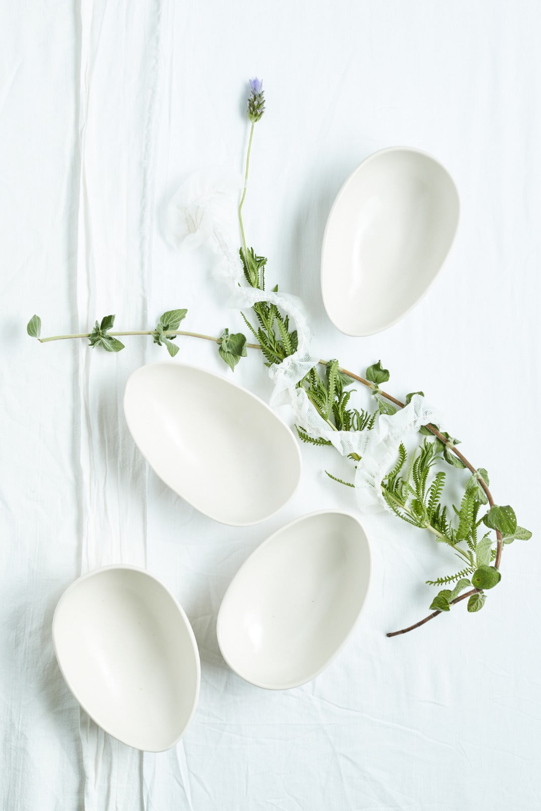 4 Porcelain egg bowls set